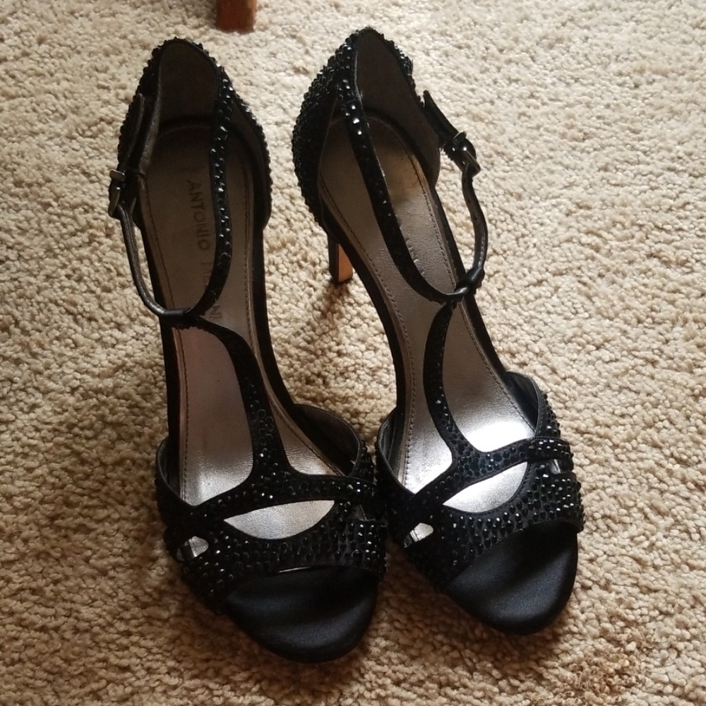 Antonio Melani black strappy heels 8.5